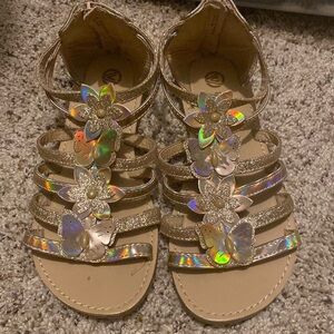 Used in great condition iridescent/rose gold/ tan Butterfly and flower detail